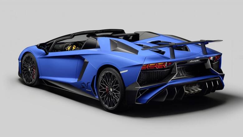 Lamborghini Aventador SV Roadster / Fot. LamborghiniKiedy zwykłe Lamborghini to zbyt mało, można wybrać fabrycznie podrasowaną wersję SuperVeloce. W