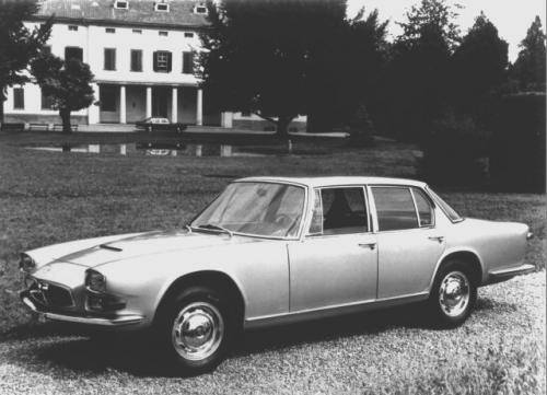 Fot. Maserati: W 1963 r. wprowadzono do produkcji model sedan nazwany Quattroporte, co znaczy – czterodrzwiowy.