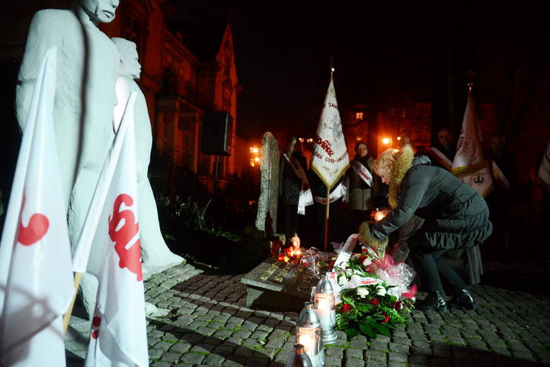 Zielonogórska Solidarność złożyła kwiaty pod pomnikiem Robotników