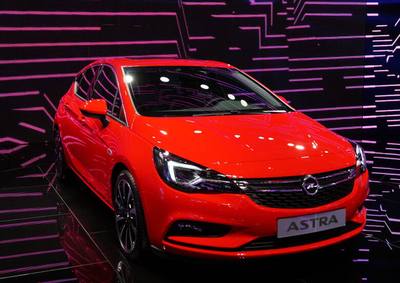 Opel Astra Podczas trwającego salonu samochodowego we Frankfurcie Opel zaprezentował najnowszą wersję modelu Astra. Pojazd został bardzo dokładnie dopracowany