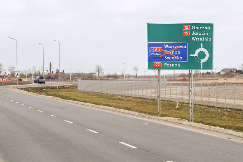 Władze Volkswagena, lokalni politycy oraz mieszkańcy Wrześni chcieliby dokończenia budowy bezpośredniej drogi dojazdowej z autostrady na teren Wrzesińskiej Strefy Aktywności Gospodarczej, w której znajduje się m.in. fabryka Volkswagena<br /> 