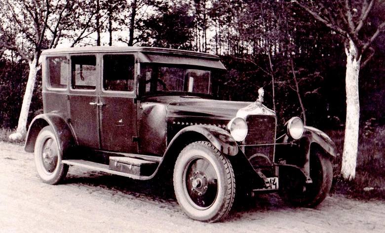 Minervy jeździły także po Polsce. Ten samochód (typ AN) wyprodukowany ok. 1928 roku – oczywiście z silnikiem o rozrządzie suwakowym – miał jakiś związek