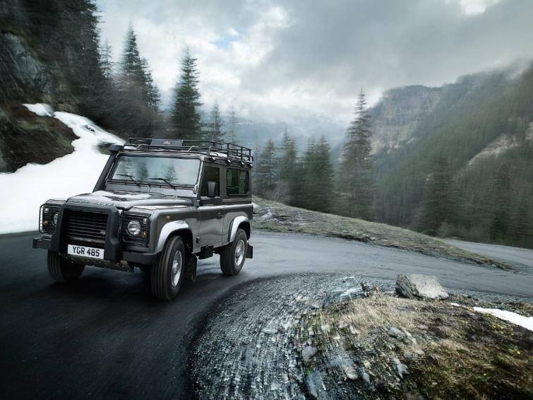 Land Rover Defender 2012: nowy silnik i lepsze wyposażenie