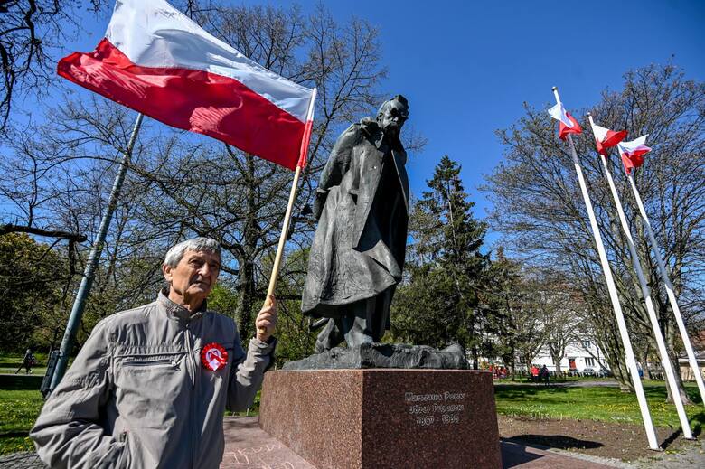 Gdańskie uroczystości Święta Konstytucji 3 Maja w cieniu skandalu. Zbezczeszczony pomnik Piłsudskiego, sprawa zostanie zgłoszona na policję