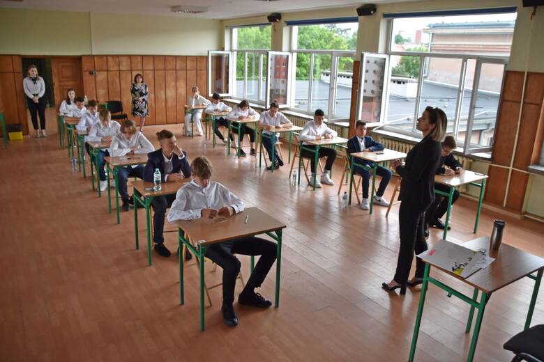 Egzaminem z języka polskiego rozpoczęły się egzaminy ósmoklasistów