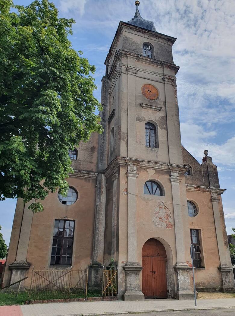 W 1945 r. z Babimostu wysiedlono ludność niemiecką, w tym większość ewangelików i od tego czasu kościół jest nieczynny. I od tego czasu wzbudza zainteresowanie