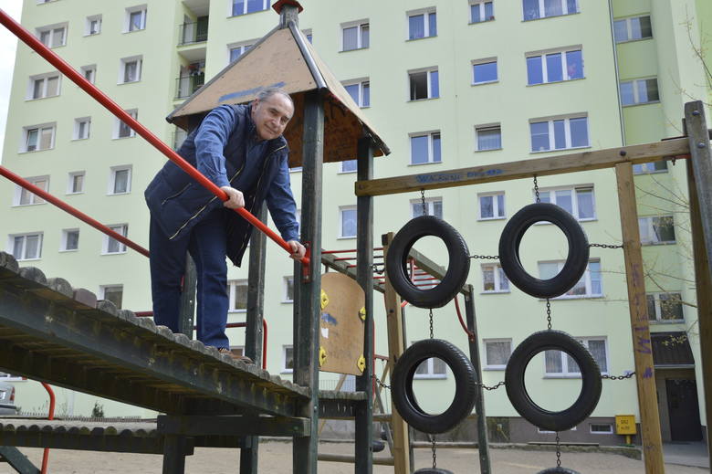 Wawrzyniec Maksymowicz pamięta dawne place zabaw. Pracował w spółdzielni, gdy je budowano!