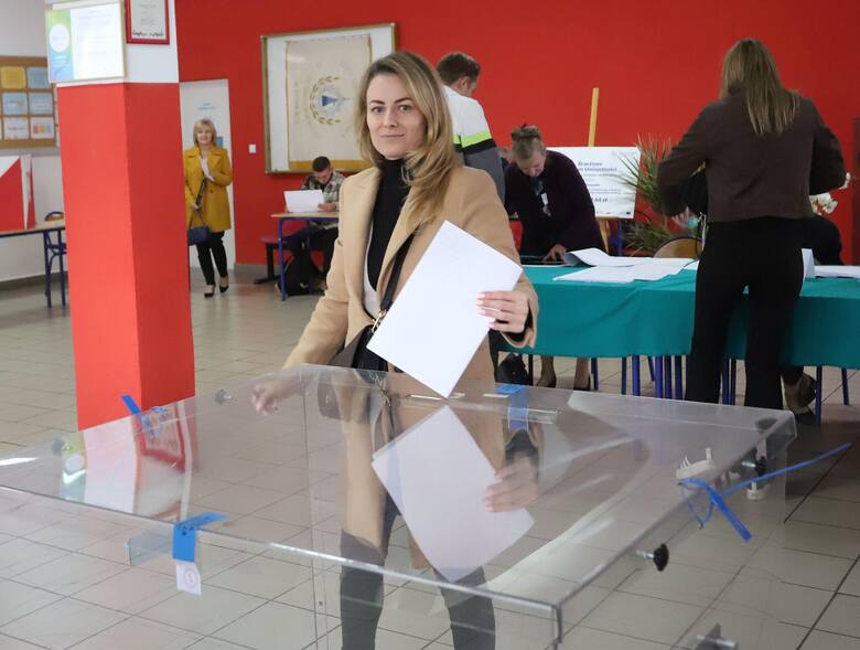 Głosowanie w Pionkach, w Centrum Kształcenia Zawodowego i Ustawicznego.