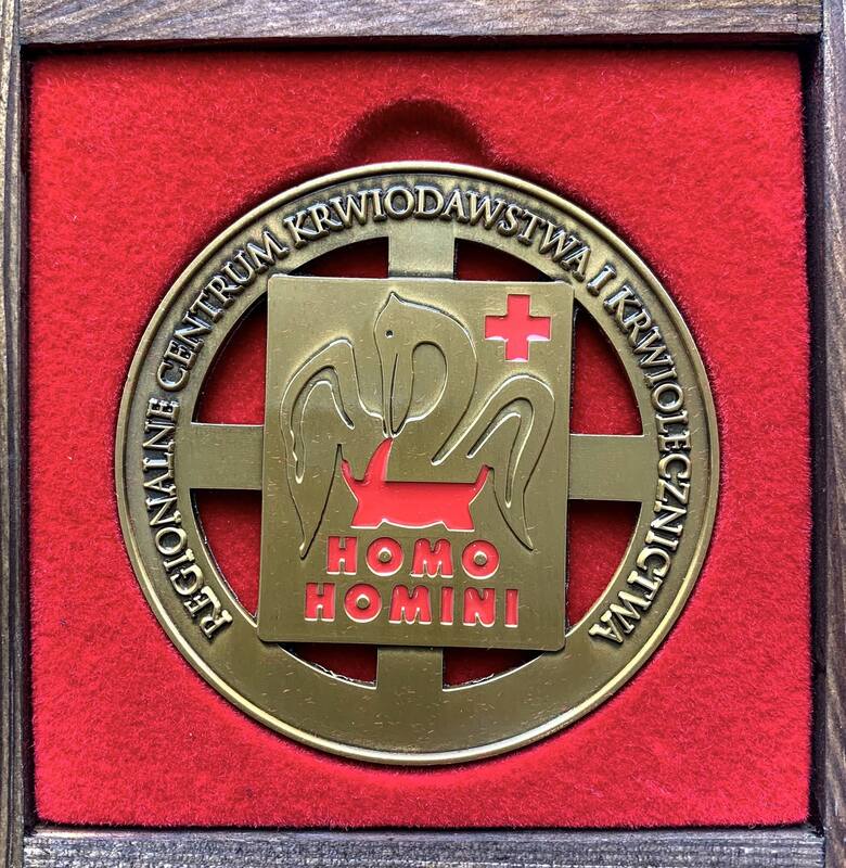 Płk Artur Brański, dowódca 16. DBOT[/b] odebrał medal „Homo Homini”