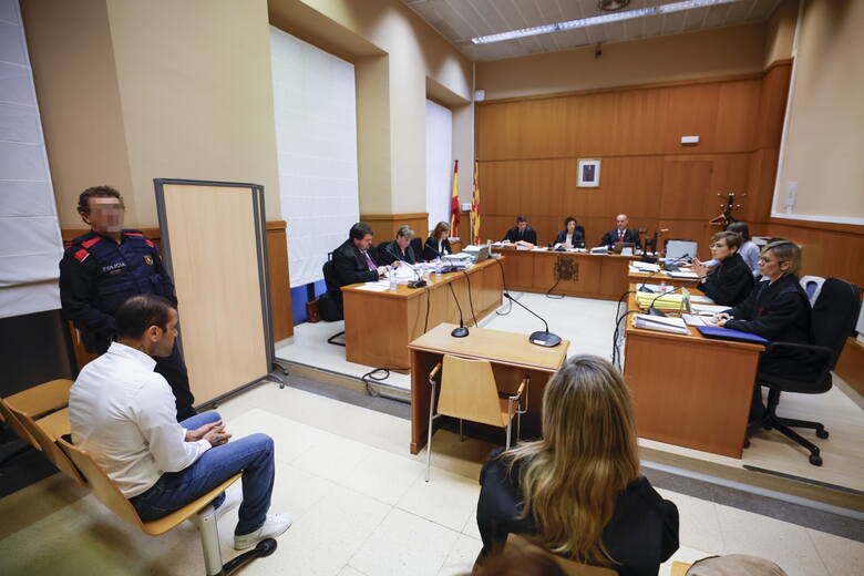 Dani Alves na sali sądowej Sądu Najwyższego Katalonii