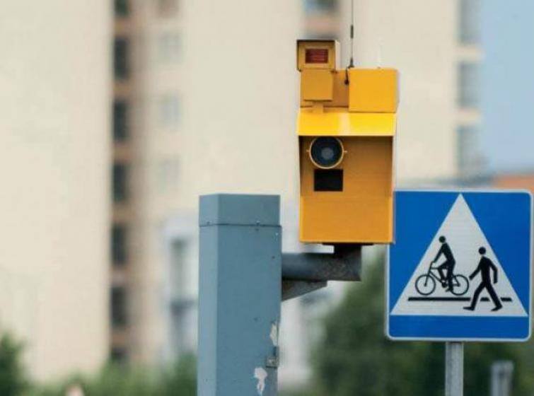 Kierowcy mogą się obawiać fotoradarów na żółtych masztach