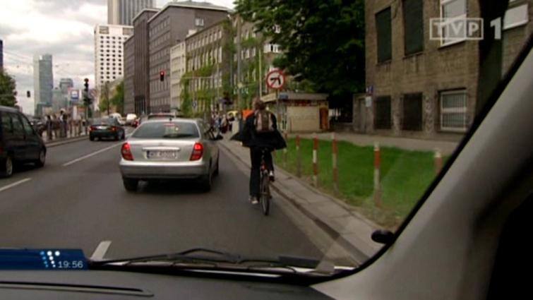Kierowcom samochodów często zdarza się zajeżdżać drogę rowerzystom