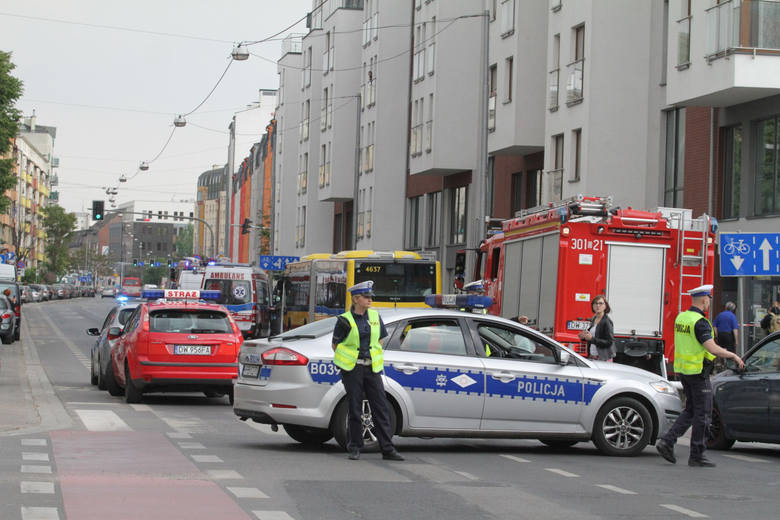 Wybuch bomby domowej konstrukcji na przystanku autobusowym we Wrocławiu.