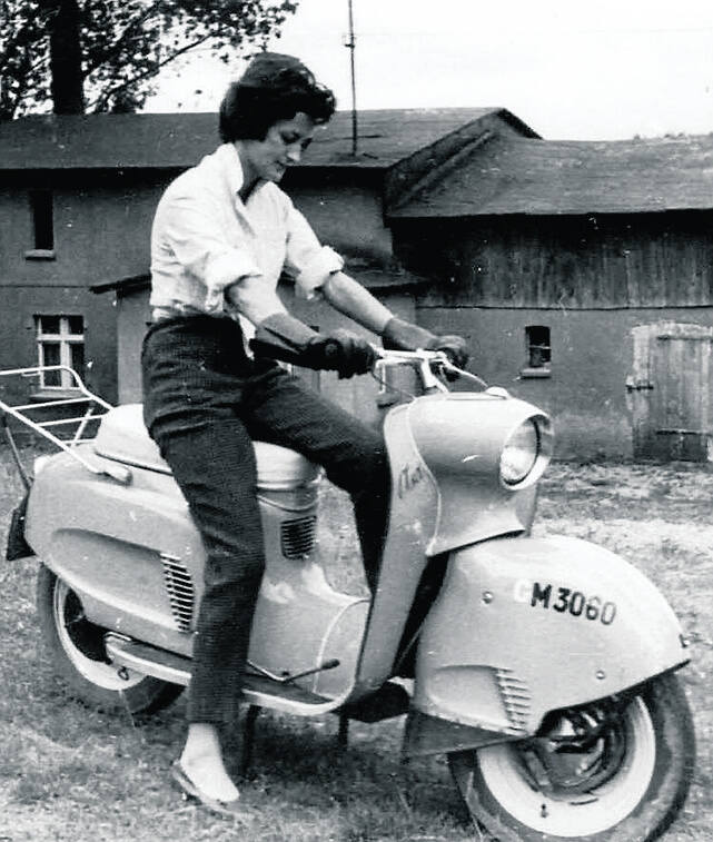 Rok 1962. Bogusia, narzeczona Andrzeja, pozuje na Osie 150 Fot: zdjęcia ze zbiorów rodzinnych