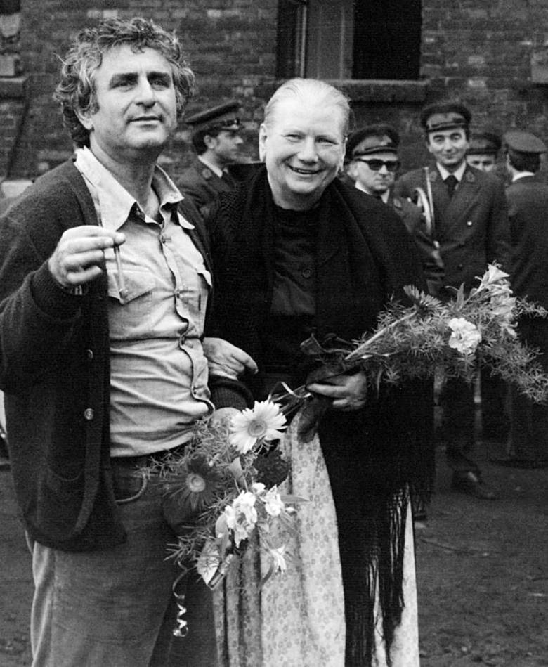 Stanisław Jędryka z Filipem Łobodzińskim (z lewej) i Henrykiem Gołębiewskim na planie „Podróży za jeden uśmiech” (1971 r.)
