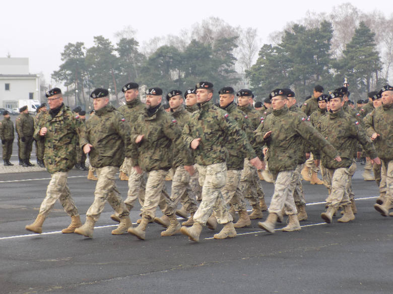 We wtorek 8 grudnia na placu apelowym żołnierze uroczyście powitali swoich kolegów, którzy po półrocznej misji wrócili do 10 Brygady Kawalerii Pancernej w Świętoszowie. 