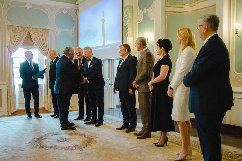 Honorowi konsulowie podczas uroczystości zaprzysiężenia honorowego konsula Serbii w 2022 roku