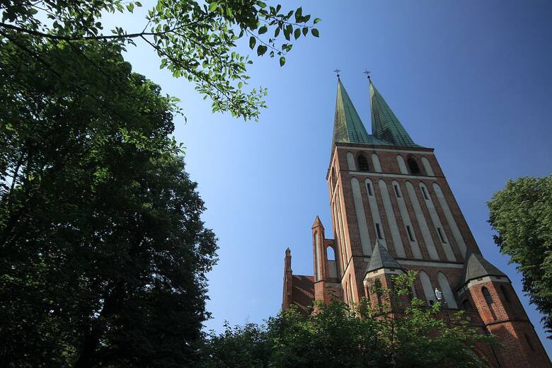 Widok na kościół garnizonowy w Olsztynie