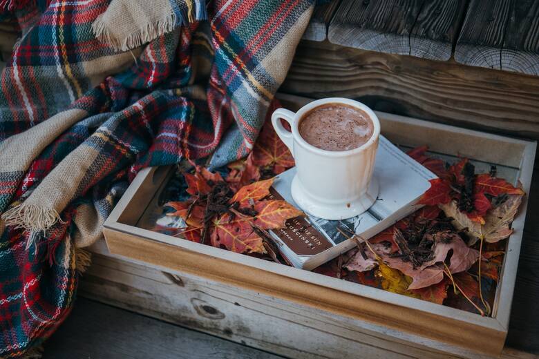 Ciepłe kakao to nie tylko przyjemność dla kubków smakowych, ale także bogactwo przeciwutleniaczy. Przy wyborze gorzkiej czekolady dostarczasz organizmowi