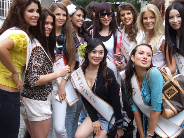 Kandydatki na Miss Świata w Wadowicach i Stryszowie (2010 r.)