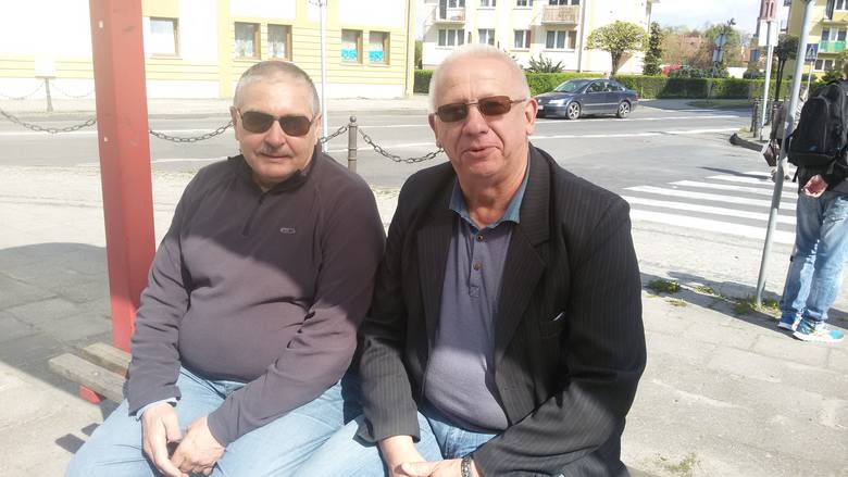 Henryk Wójcik i Tadeusz Barszcz to miejscy taksówkarze. Dobrze wiedzą, gdzie są największe dziury w jezdniach.