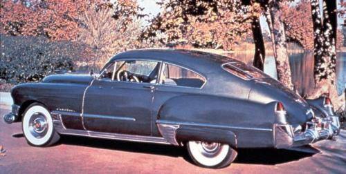 Fot. General Motors: Po wojnie „koci grzbiet” cieszył się popularnością bardzo krótko. Cadillac miał go w 1948 r. przedostatni raz.