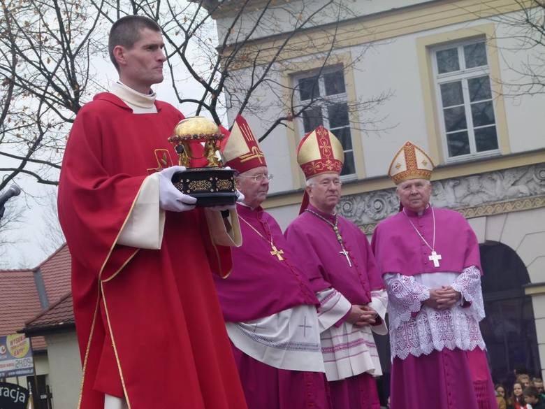 Adoracja relikwii św. Wiktorii w Łowiczu (Zdjęcia)