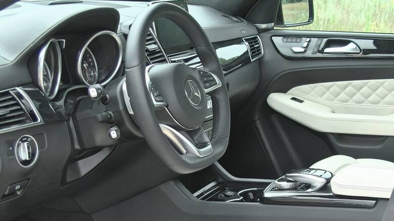 Mercedes GLE 450 Coupe AMGMercedes GLE Coupe jest dostępny w Polsce od 326 500 zł. Wariant testowany przez naszą redakcję kosztował podstawowo 369 500