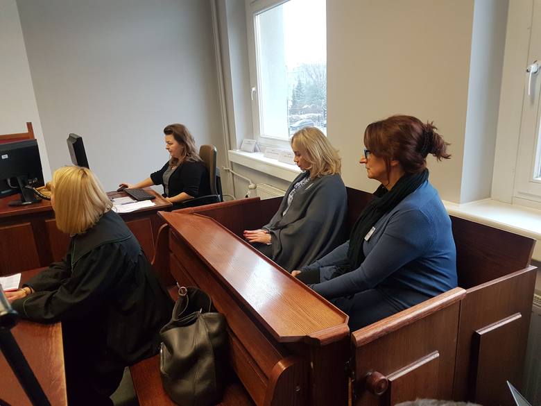 W piątek Sąd Okręgowy uniewinnił kobiety, które w styczniu ubiegłego roku wspierały Joannę Jaśkowiak podczas przesłuchania, transparentem z napisem "wk***ona". W sądzie obwinione panie mogły liczyć na wsparcie.