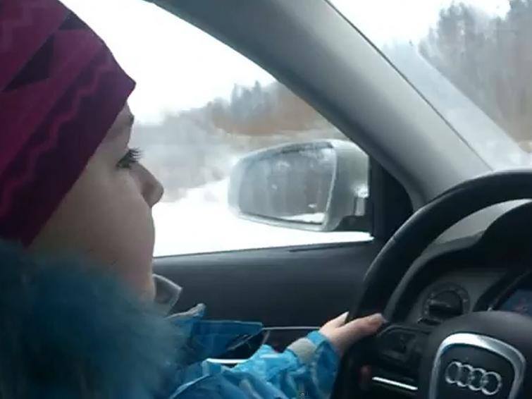 Ośmioletnia dziewczynka z Rosji za kierownicą Audi A6 3.0 TDI quattro