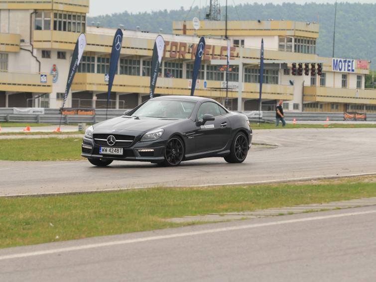 Mercedesy AMG na torze wyścigowym (foto, film)