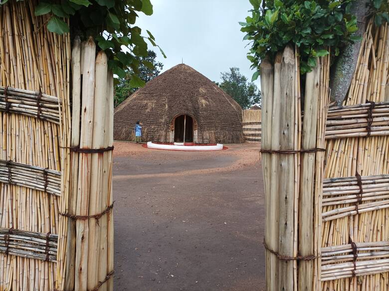 Dawny pałac królewski w Nyanzie