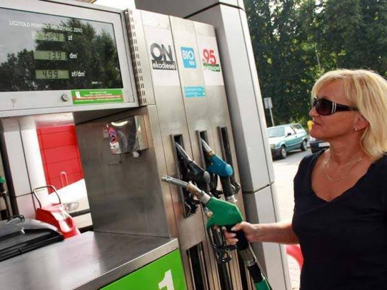 Paliwa: Benzyna i olej napędowy za mniej niż 5 złotych