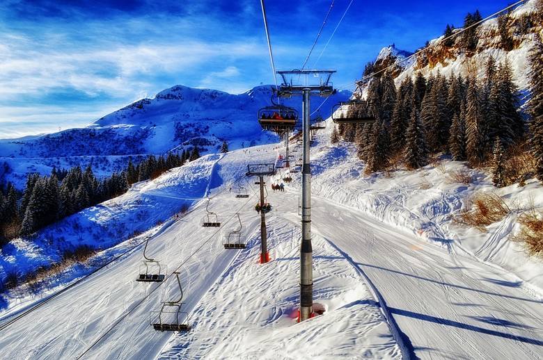 FrancjaOśrodki narciarskie we Francji zostały zamknięte 29 października 2020 roku. Ograniczenia w ich funkcjonowaniu miały potrwać do końca listopada