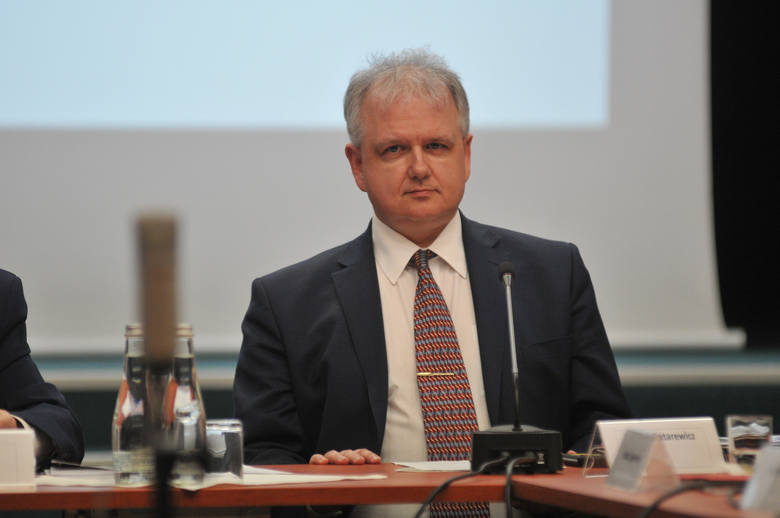 Przewodniczącym rady miasta po raz kolejny został Marek Tatarewicz.