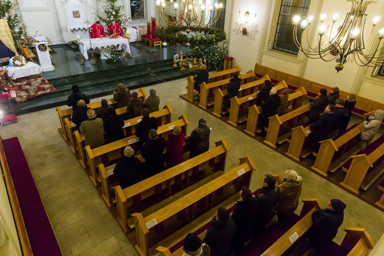 W środę w supraskim kościele pw. NMP Królowej Polski odbyła się msza w intencji gminy. Modlił się też burmistrz Radosław Dobrowolski, który na Facebooku zachęcał ludzi do udziału w nabożeństwie.