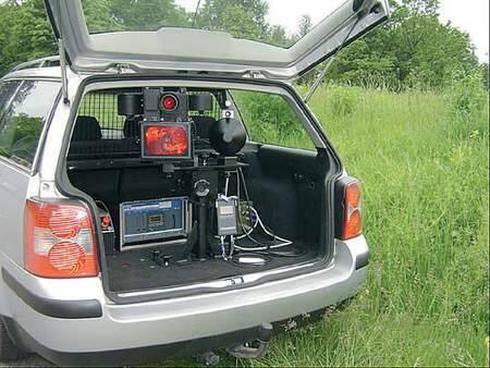 Fot. Centrum Bezpieczeństwa Ruchu Drogowego: Superfotoradar można też zainstalować w samochodzie...