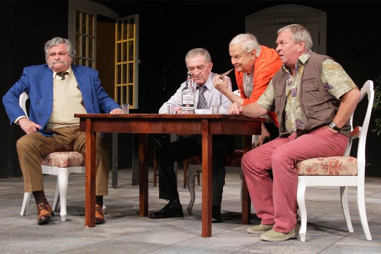2012 rok. "Chłopcy" w Starym Teatrze byli ostatnią sztuka, w której wystąpił Aleksander Fabisiak (drugi z prawej). Na zdjęciu w towarzystwie