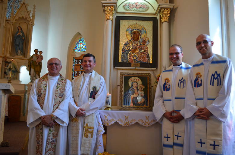 (od lewej) ks. Franciszek Kurzaj, proboszcz z parafii Niepokalanego Poczęcia NMP w Pannie Marii, ks. Adam Zgodzaj i ks. Adrian Lejta, Teksas