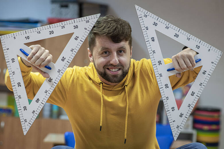 Dawid Cerajewski uczy matematyki od ośmiu lat. Od 2019 roku w Szkole Podstawowej nr 5 w Koszalinie