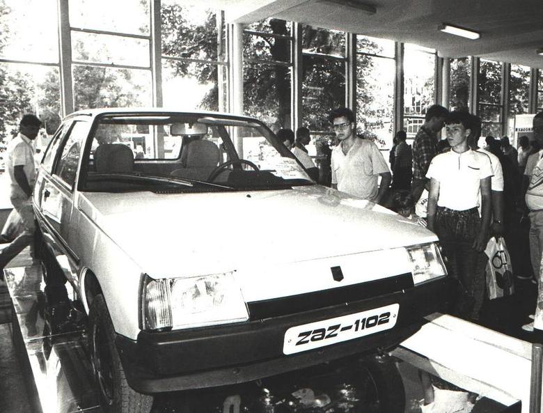 MTP przed laty. 1989. Samochody w pawilonie ZSRR