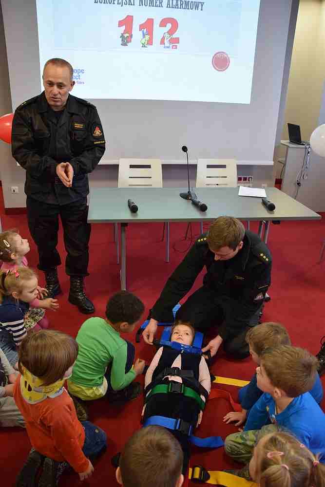 Z okazji Europejskiego Dnia Numeru Alarmowego 112 gorzowskie przedszkolaki odwiedziły urząd wojewódzki. Tam spotkali się z policjantami i strażakami, którzy zademonstrowali swój sprzęt, który wykorzystują podczas akcji oraz odbył się pokaz udzielania pierwszej pomocy.