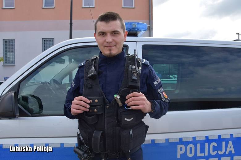 Sierżant Kamil Biernacki pełni służbę od trzech lat i od początku w świebodzińskiej komendzie. 