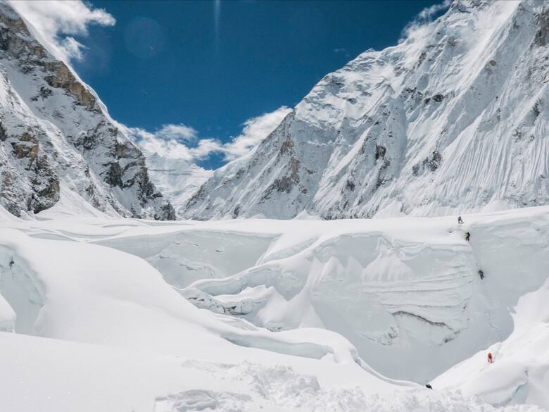 Everest Ski Challenge. Andrzej Bargiel chce zjechać z Mount Everestu bez użycia tlenu. Kiedy dotrze na szczyt? 