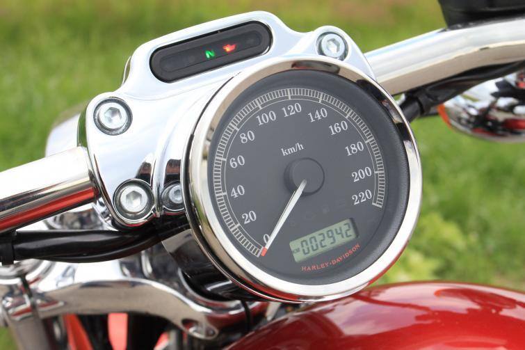 Testujemy: Harley-Davidson Sportster 1200 Custom - czysta frajda (WIDEO)
