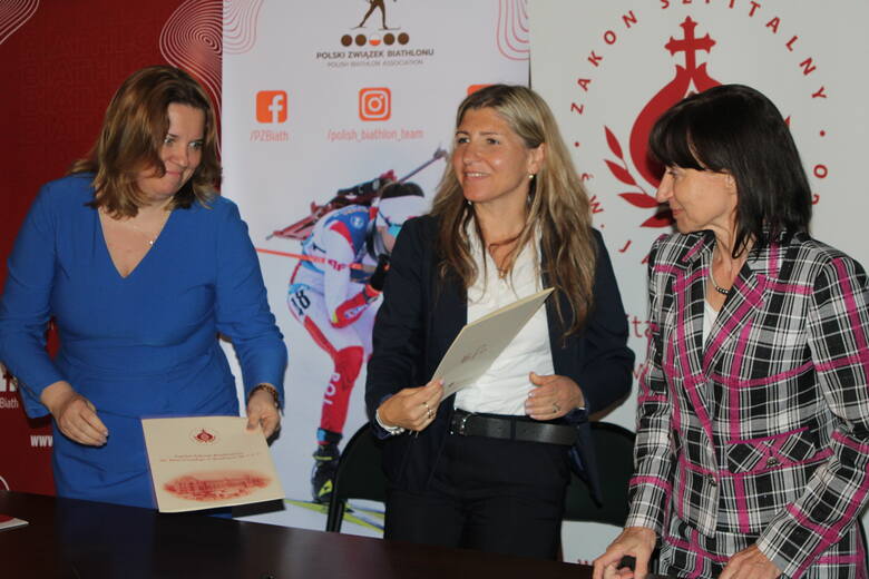 Od lewej: Wioletta Niemiec - prezes Bonifraterskiego Centrum Medycznego, Joanna Badacz - prezes Polskiego Związku Biathlonu, Dorota Puka – dyrektor krakowskiego