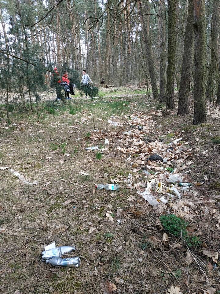 Grupa Łączy nas Łowicz włączyła się do akcji Trash Challenge [ZDJĘCIA]