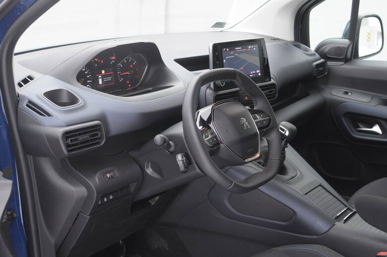 Peugeot Rifter to nowość w segmencie kombivanów. Bliźniak Opla Combo Life i Citroena Berlingo zachęca aktywne rodziny do tego, by odwróciły one swój