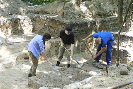 Studenci z UŁ odkryli w wykopach szczątki ciał oraz resztki ubrań i łuski nabojów.