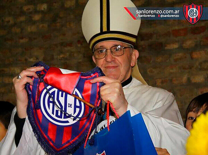 El asistente del Papa Francisco habla sobre los partidos de su equipo favorito.  Sam no ha visto televisión en 33 años. [ZDJĘCIA]